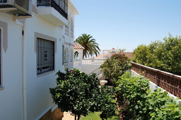 Foto van Appartement in Nerja bij Burriana Strand - Vakantiehuis in Nerja - GardenSummer