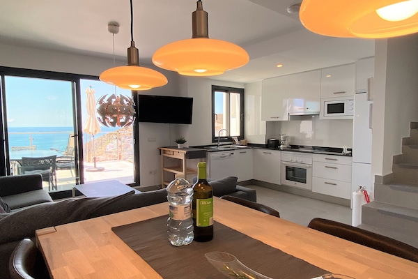 Foto van Duplex in Málaga met Zeezicht & Zwembad - Vakantiehuis in Nerja - LivingRoom