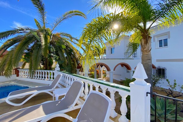 Foto van Appartement in Nerja bij Burriana Strand - Vakantiehuis in Nerja - ExteriorSummer
