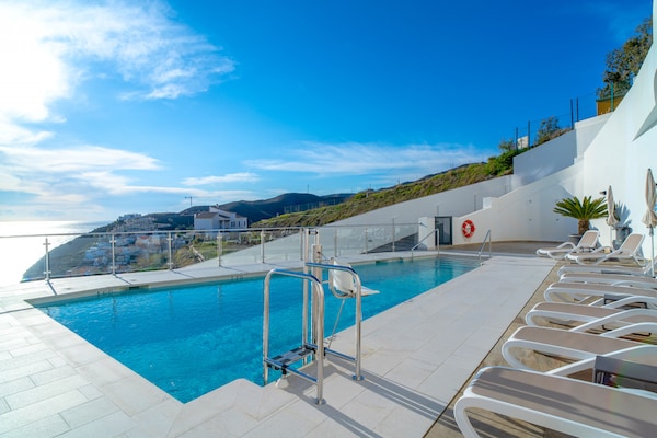 Foto van Appartement in Nerja met zeezicht - Vakantiehuis in Nerja - PoolOfHouse