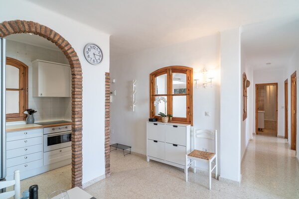 Foto van Appartement in Nerja met Zeezicht & Zwembad - Vakantiehuis in Nerja - LivingRoom
