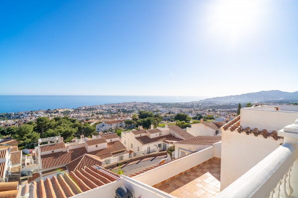 Foto van Appartement in Nerja met Zeezicht & Zwembad - Vakantiehuis in Nerja - terrace