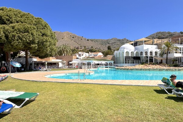 Foto van Appartement in Nerja met Zeezicht & Zwembad - Vakantiehuis in Nerja - ExteriorSummer