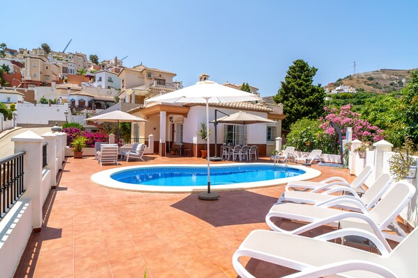 Foto van Villa in Tamango Hill bij Playa Güilche - Vakantiehuis in Torrox Costa - PoolOfHouse