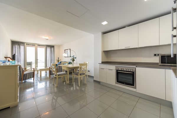 Foto van Appartement aan Las Canteras met Uitzicht - Vakantiehuis in Las Palmas de Gran Canaria - DiningRoom