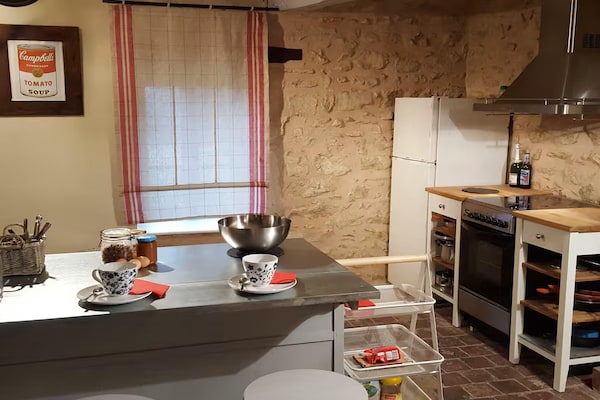 Foto van Gezellig kasteel met zwembad in Onlay - Vakantiehuis in Onlay - DiningRoom