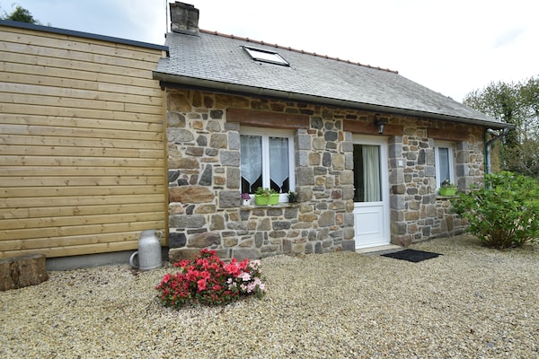 Foto van Vakantiehuis Saint-Gilles bij strand - Vakantiehuis in Saint-Gilles-les-Bois - ExteriorSummer
