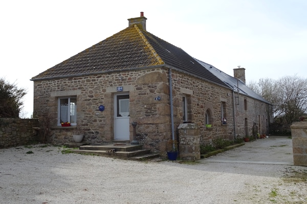 Foto van Vakantiehuis bij Normandische kust - Vakantiehuis in Cosqueville - ExteriorSummer