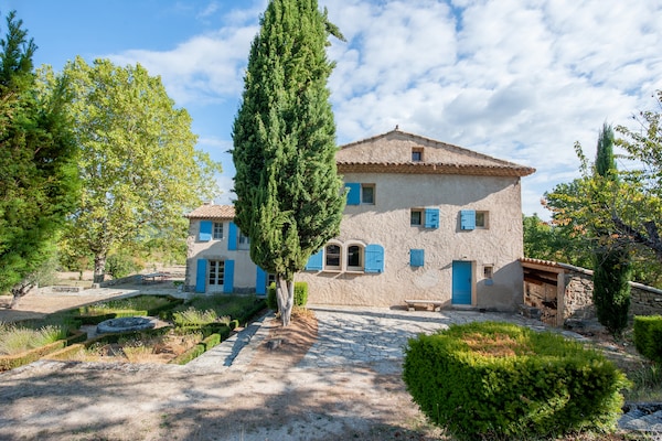 Foto van Villa in Saignon met Zwembad en Uitzicht - Vakantiehuis in Saignon - ExteriorSummer