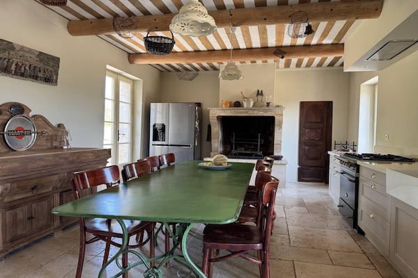 Foto van Villa in Saignon met Zwembad en Uitzicht - Vakantiehuis in Saignon - DiningRoom