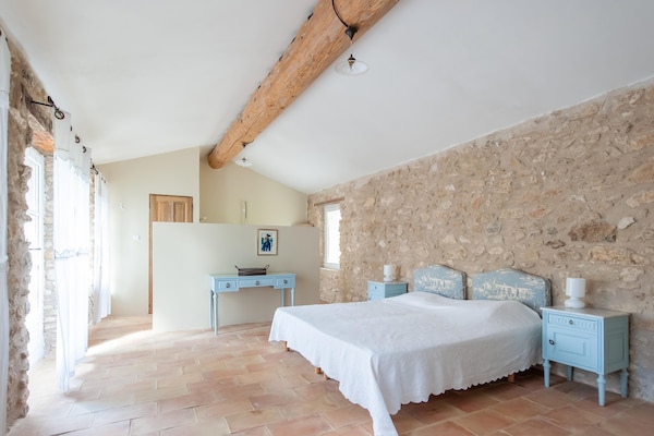Foto van Villa in Saignon met Zwembad en Uitzicht - Vakantiehuis in Saignon - BedRoom