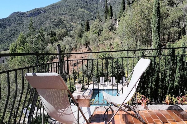 Foto van Prachtig landhuis met privézwembad - Vakantiehuis in Vieussan - TerraceBalcony