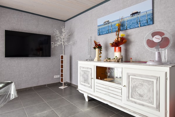 Foto van Ontsnapping aan het zwembad bij Arcachon - Vakantiehuis in La Teste-de-Buch - LivingRoom