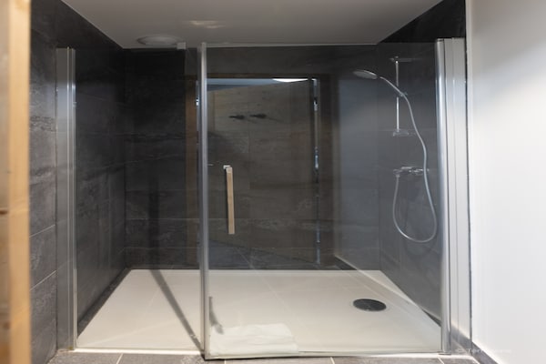 Foto van Ruim appartement in resort Chantemerle - Vakantiehuis in Saint Chaffrey - BathRoom
