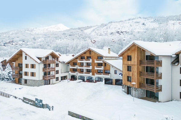 Foto van Ruim appartement in resort Chantemerle - Vakantiehuis in Saint Chaffrey - ExteriorWinter