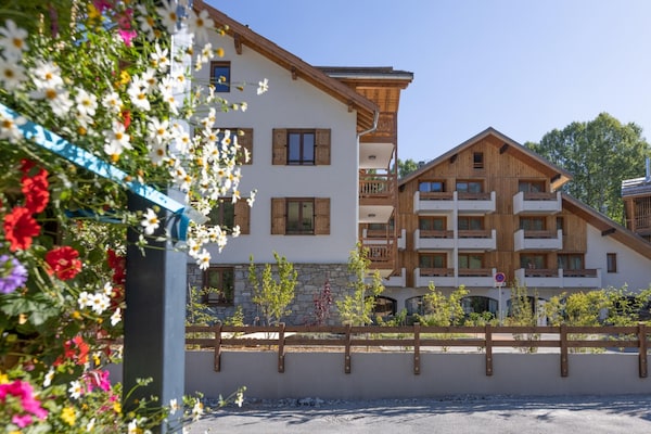 Foto van Ruim appartement in resort Chantemerle - Vakantiehuis in Saint Chaffrey - ExteriorSummer