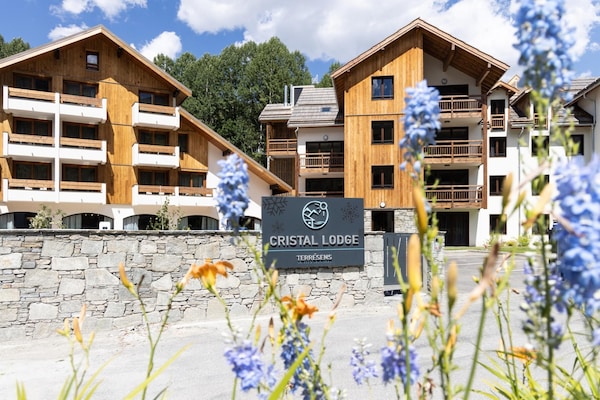 Foto van Ruim appartement in resort Chantemerle - Vakantiehuis in Saint Chaffrey - ExteriorSummer
