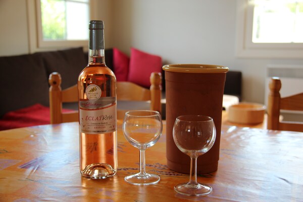 Foto van Vakantiehuis in Toulon met Zwembad & Strand - Vakantiehuis in Les Vans - Ambiance