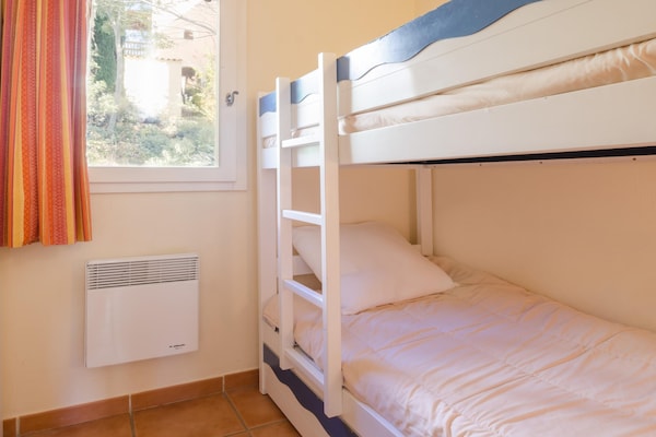 Foto van Appartement met toegang tot golfslagbaden - Vakantiehuis in Mallemort - BedRoom