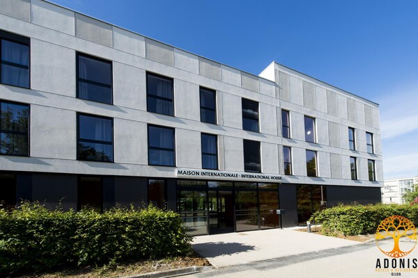 Foto van Adonis Dijon eenpersoonsappartement - Vakantiehuis in Dijon - ExteriorSummer