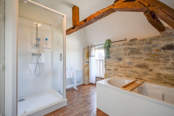 Foto van Culturele schat in de Dordogne met harige dieren - Vakantiehuis in St. Medard D'excideuil - BathRoom