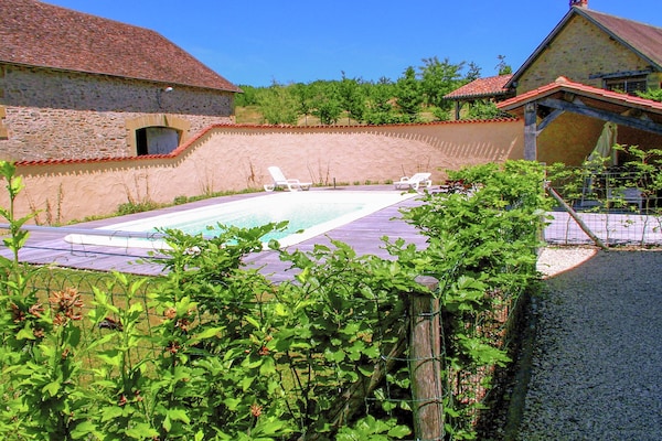 Foto van Elegante villa in Saint-Médard - Vakantiehuis in St. Medard D'excideuil - PoolOfHouse