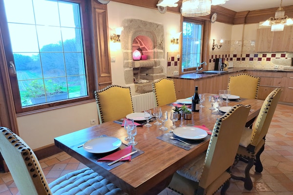 Foto van Granieten Huis in Bretagne met Zeezicht - Vakantiehuis in St. Pol-de-Léon - DiningRoom