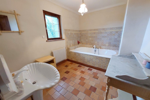 Foto van Granieten Huis in Bretagne met Zeezicht - Vakantiehuis in St. Pol-de-Léon - BathRoom