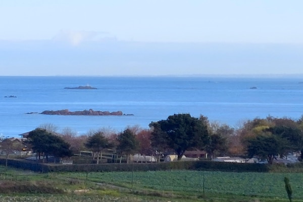 Foto van Granieten Huis in Bretagne met Zeezicht - Vakantiehuis in St. Pol-de-Léon - ViewSummer