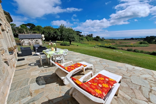 Foto van Granieten Huis in Bretagne met Zeezicht - Vakantiehuis in St. Pol-de-Léon - TerraceBalcony