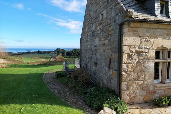Foto van Granieten Huis in Bretagne met Zeezicht - Vakantiehuis in St. Pol-de-Léon - GardenSummer