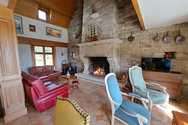Foto van Granieten Huis in Bretagne met Zeezicht - Vakantiehuis in St. Pol-de-Léon - LivingRoom