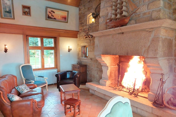 Foto van Granieten Huis in Bretagne met Zeezicht - Vakantiehuis in St. Pol-de-Léon - LivingRoom