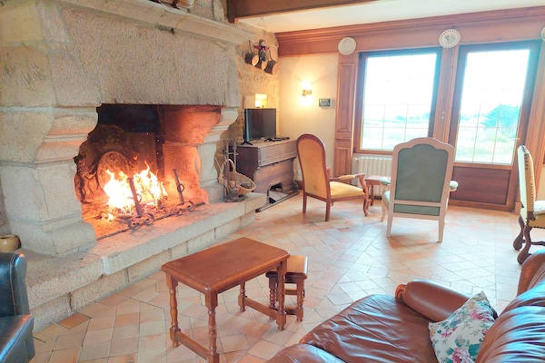 Foto van Granieten Huis in Bretagne met Zeezicht - Vakantiehuis in St. Pol-de-Léon - LivingRoom