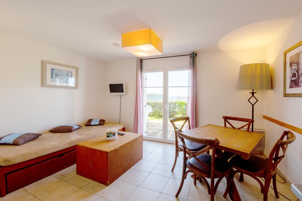 Foto van Bretonse Flat nabij Pentrez Beach - Vakantiehuis in St Nic - DiningRoom