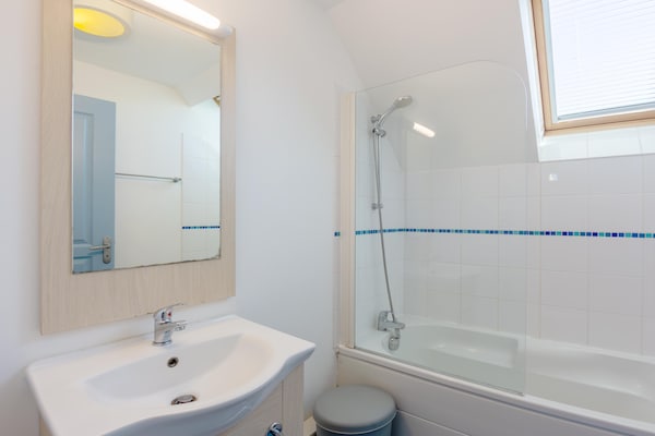 Foto van Bretagne Flat, strand en zwembad - Vakantiehuis in St Nic - BathRoom