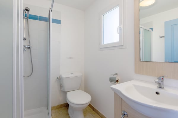Foto van Bretagne Flat, strand en zwembad - Vakantiehuis in St Nic - BathRoom