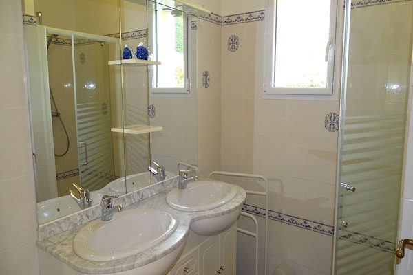 Foto van Vakantiehuis in Terenez met Zeezicht - Vakantiehuis in Plougasnou - BathRoom