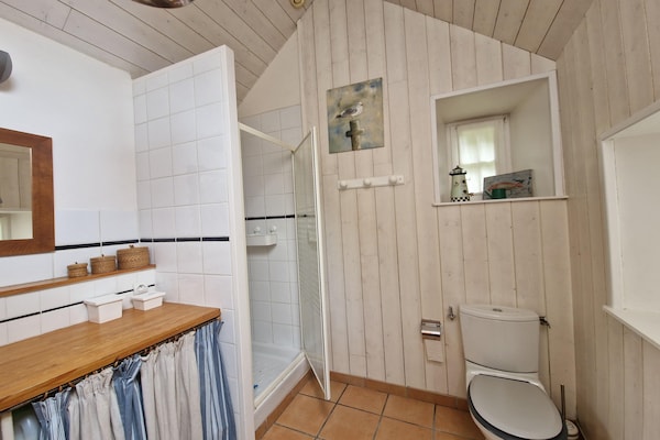 Foto van Prachtig landgoed bij GR34-wandelpad - Vakantiehuis in Plougasnou - BathRoom