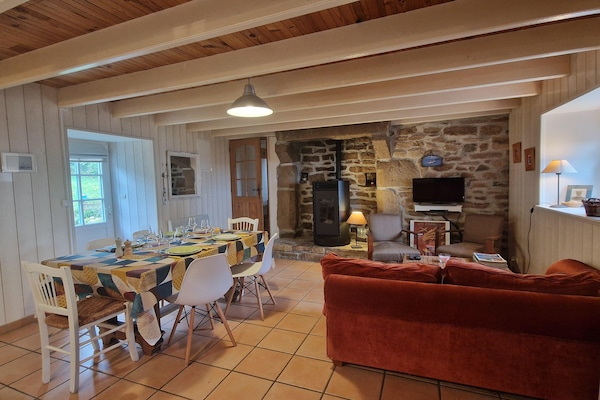Foto van Prachtig landgoed bij GR34-wandelpad - Vakantiehuis in Plougasnou - DiningRoom