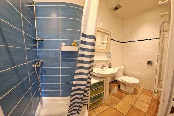 Foto van Prachtig landgoed bij GR34-wandelpad - Vakantiehuis in Plougasnou - BathRoom