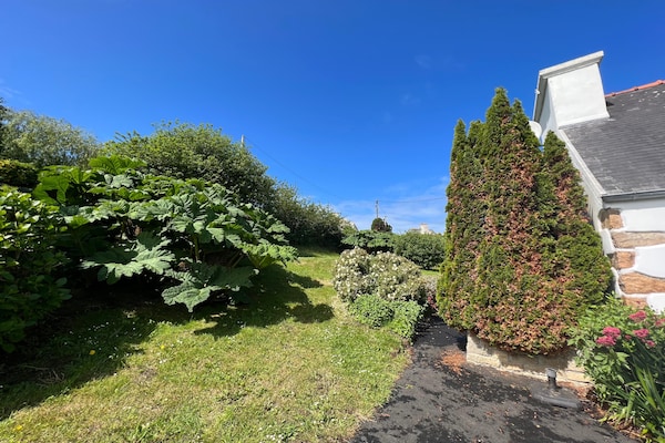 Foto van Prachtig landgoed bij GR34-wandelpad - Vakantiehuis in Plougasnou - ExteriorSummer