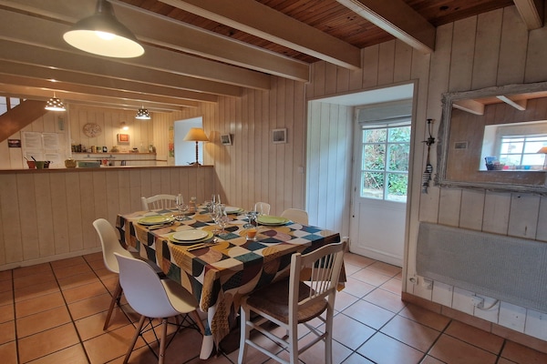 Foto van Prachtig landgoed bij GR34-wandelpad - Vakantiehuis in Plougasnou - DiningRoom