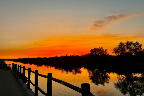 Foto van Modern verblijf met zwembad en terras - Vakantiehuis in AIGUES MORTES - AreaSummer5KM