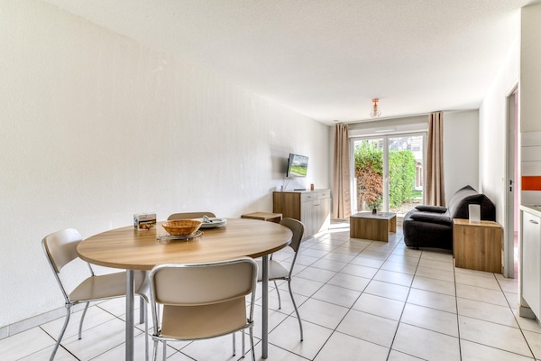 Foto van Appartement met uitzicht op het zwembad bij de Franse jachthaven - DiningRoom
