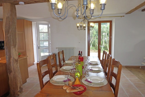 Foto van Luxe villa in Cazaubon met zwembad - Vakantiehuis in Cutxan - DiningRoom