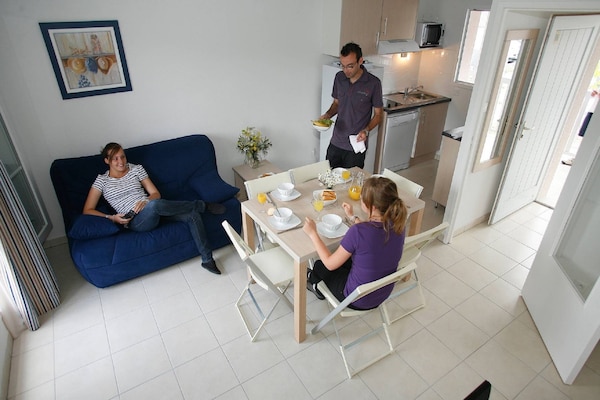 Foto van Bretagne Retreat met zwembad - Vakantiehuis in Le Tronchet - Kitchen