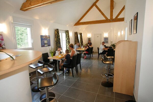 Foto van Bretagne Retreat met zwembad - Vakantiehuis in Le Tronchet - HallReception