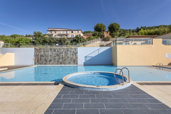 Foto van Appartement met 2 slaapkamers vlakbij het meer van Saint-Cassien - PoolOfHouse