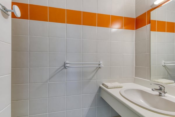 Foto van Appartement met uitzicht op het meer in Miremont voor 5 personen - BathRoom